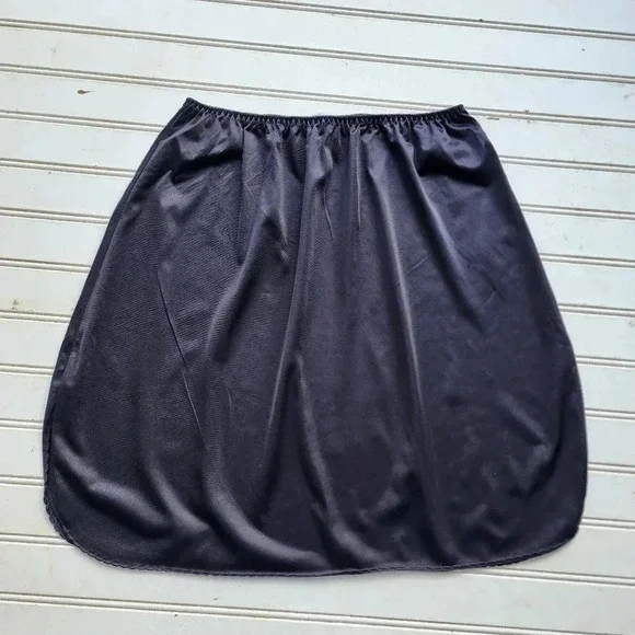 Vanity Fair Women's Black Skirt Slip Elastic Waist Lace Trim 18" Stretch Size M - Picture 1 of 7
